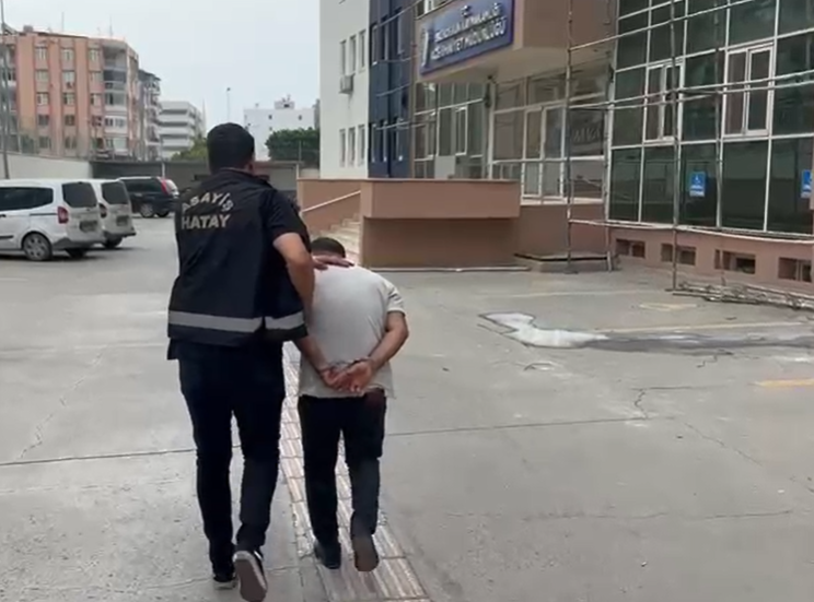 Kendini Kamu Görevlisi Olarak Tanıtan Dolandırıcı Tutuklandı
